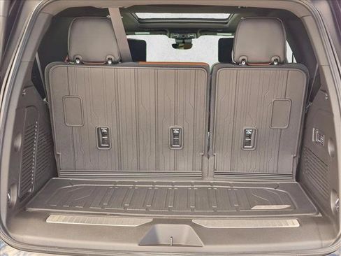 Used 2023 GMC Yukon Denali Ultimate AWD/4WD image 6