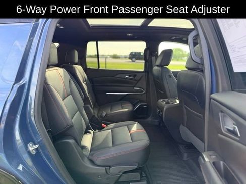 Used 2024 Chevrolet Traverse RS FWD image 10