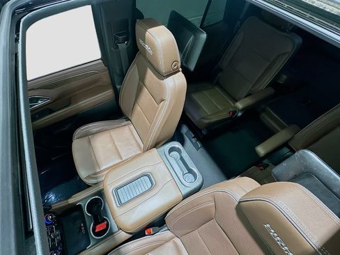 Used 2024 Chevrolet Tahoe High Country w/ Advanced Technology Package RWD image 23