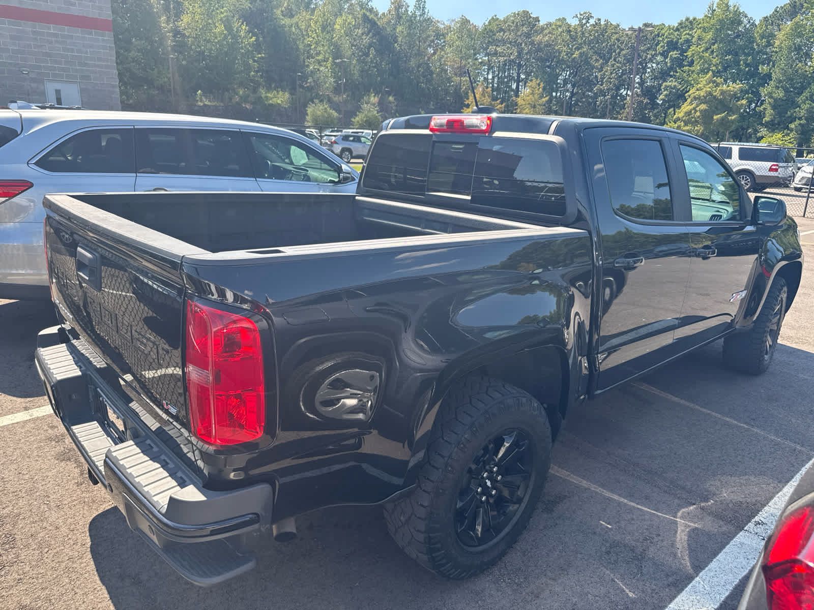 Used 2022 Chevrolet Colorado Z71 w/ Z71 Midnight Edition AWD/4WD image 4