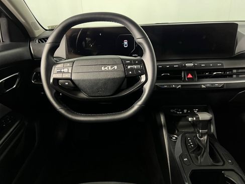 Used 2025 Kia K4 EX image 12