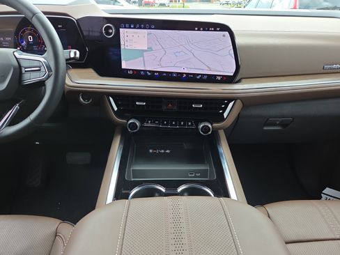 Used 2025 Chevrolet Tahoe High Country w/ Sun And Tow Package image 17