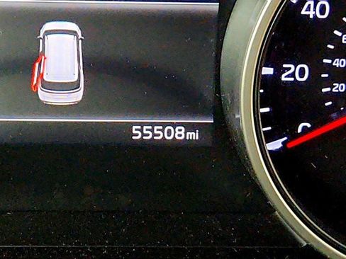 Used 2024 Kia Carnival EX FWD image 14