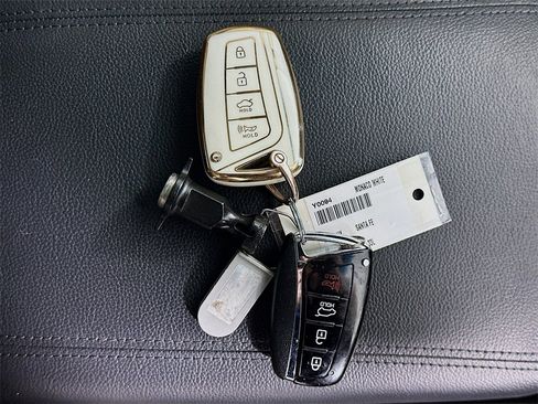 Used 2017 Hyundai Santa Fe Limited image 34