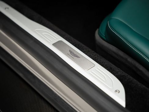 Used 2025 Aston Martin V8 Vantage Coupe RWD image 59
