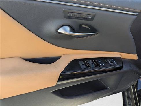 Used 2023 Lexus ES 300h w/ Premium Package image 7
