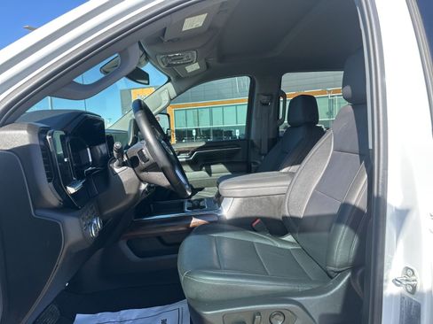 Used 2024 GMC Sierra 2500 SLT w/ SLT Premium Package image 10