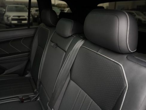 Used 2024 Volkswagen Tiguan SE R-Line image 14