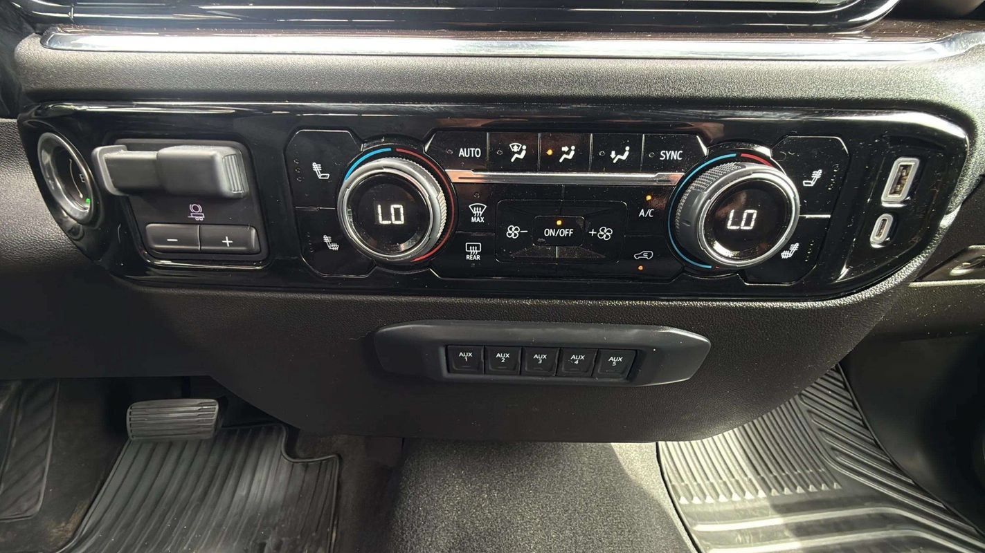 Used 2024 Chevrolet Silverado 2500 LT w/ Convenience Package AWD/4WD image 11