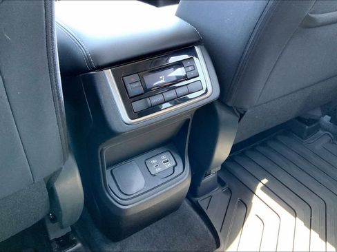 Used 2023 Subaru Ascent Premium w/ Convenience Package AWD/4WD image 10