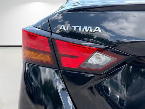 Used 2020 Nissan Altima 2.5 SR w/ Premium Package FWD image 10