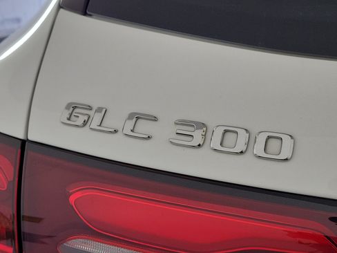 Used 2025 Mercedes-Benz GLC 300 4MATIC image 7