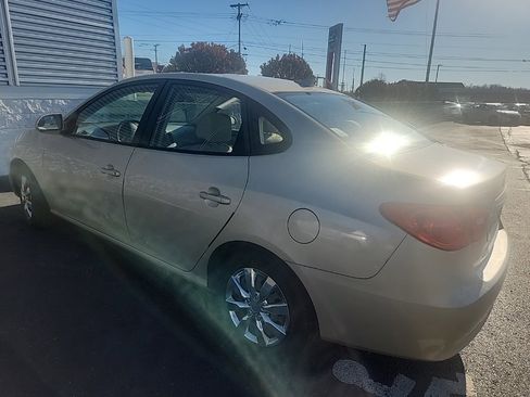 Used 2010 Hyundai Elantra GLS image 3