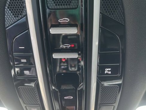 Used 2018 Porsche Panamera 4 image 13