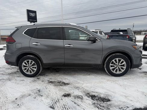 Used 2020 Nissan Rogue SV image 9