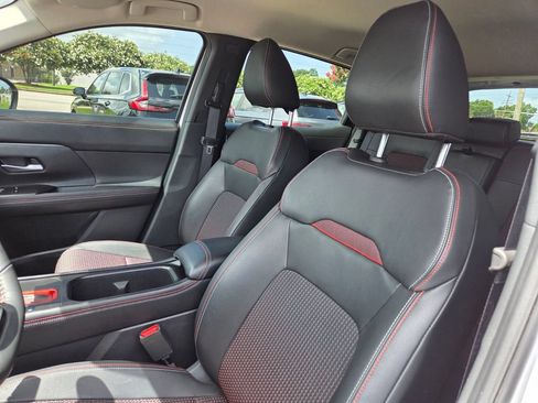 Used 2025 Nissan Kicks SR FWD image 11