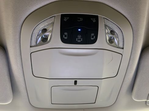 Used 2024 Chrysler Pacifica Touring-L FWD image 34