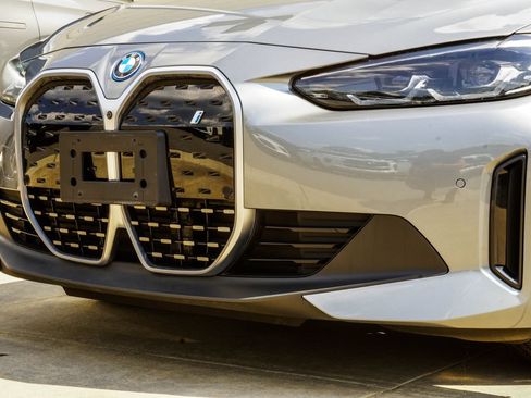 Used 2024 BMW i4 eDrive40 w/ Premium Package RWD image 2