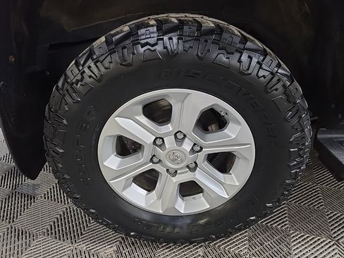 Used 2019 Toyota 4Runner SR5 AWD/4WD image 16