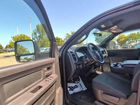 Used 2024 RAM 2500 Tradesman w/ Chrome Appearance Group AWD/4WD image 12