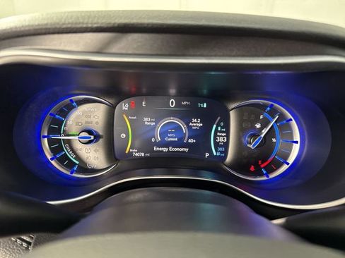 Used 2020 Chrysler Pacifica Limited w/ Advanced Safetytec Group FWD image 16