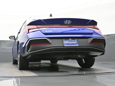 Certified 2025 Hyundai Elantra SEL image 42