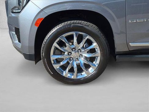 Used 2021 GMC Yukon Denali w/ Denali Premium Package AWD/4WD image 11