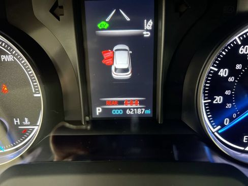 Used 2022 Toyota Venza LE AWD/4WD image 13