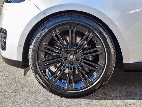 Used 2025 Land Rover Range Rover SE image 11