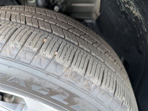 Used 2025 Honda Pilot EX-L image 10