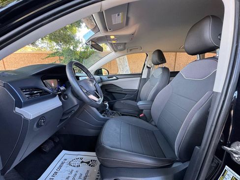 Used 2024 Volkswagen Taos SE FWD image 9