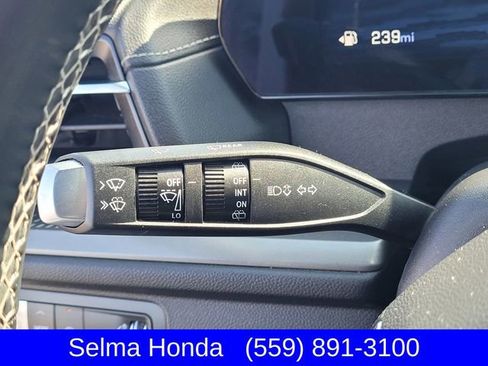 Used 2024 Chevrolet Traverse LT FWD image 17