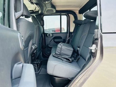 New 2025 Jeep Gladiator Sport image 26