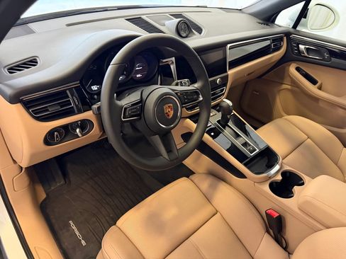 Certified 2026 Porsche Macan AWD/4WD image 4