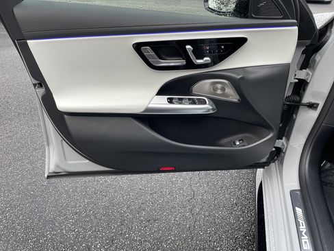 New 2026 Mercedes-Benz E 53 AMG e 4MATIC Sedan image 17