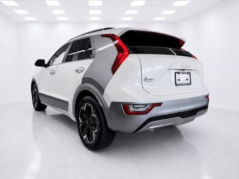 Used 2024 Kia Niro Wave w/ Wave Preserve Package FWD image 5