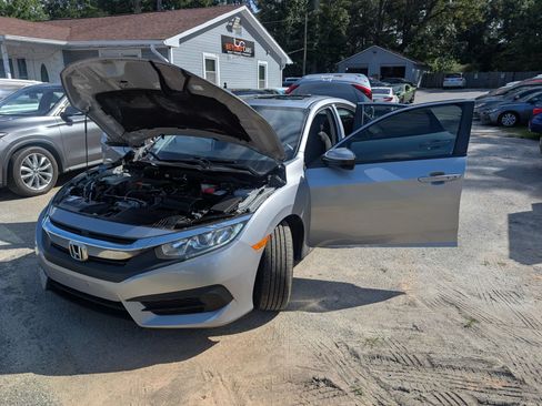 Used 2018 Honda Civic EX image 12