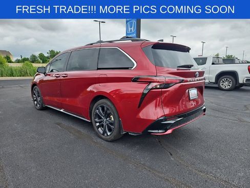 Used 2024 Toyota Sienna XSE w/ XSE Plus Package FWD image 4