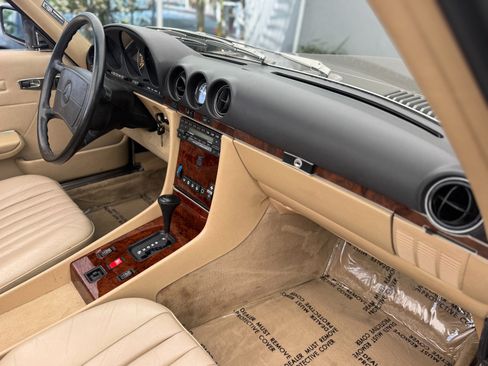 Used 1987 Mercedes-Benz 560 SL image 24