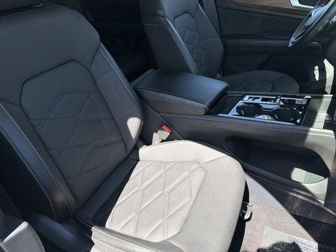 Used 2025 Volkswagen Atlas SE FWD image 22