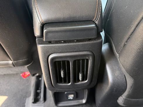 Used 2018 Jeep Compass Latitude AWD/4WD image 12