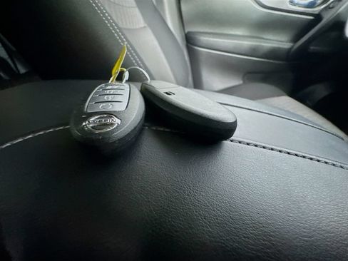 Used 2019 Nissan Rogue SV FWD image 39