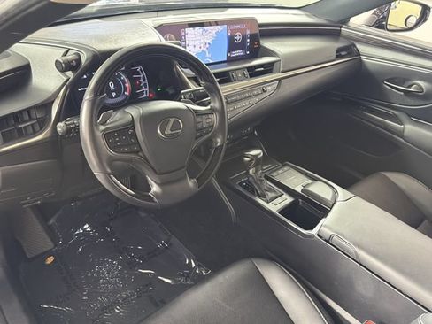 Used 2019 Lexus ES 350 w/ Premium Package FWD image 2