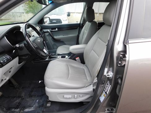 Used 2014 Kia Sorento SX w/ 3rd Row Package image 9