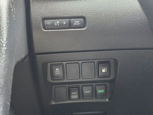 Used 2018 Nissan Rogue S AWD/4WD image 27