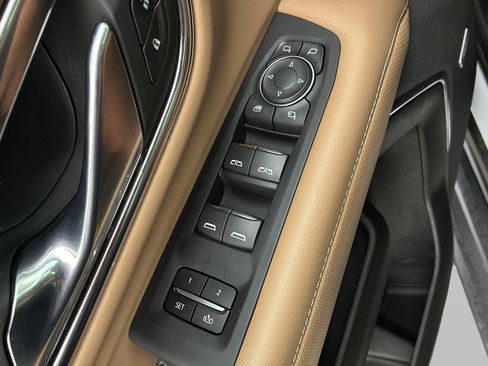 Used 2023 Chevrolet Tahoe Premier AWD/4WD image 12