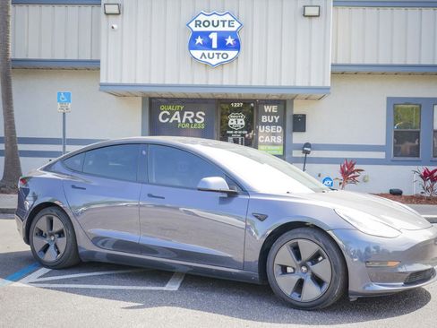 Used 2021 Tesla Model 3 Standard Range Plus image 5