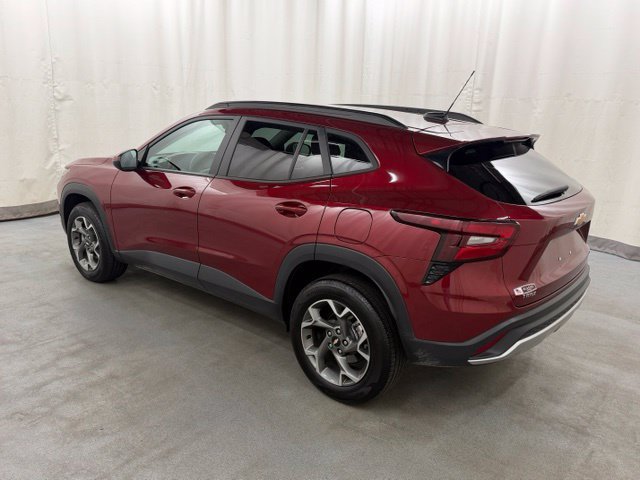 Used 2025 Chevrolet Trax LT FWD image 4