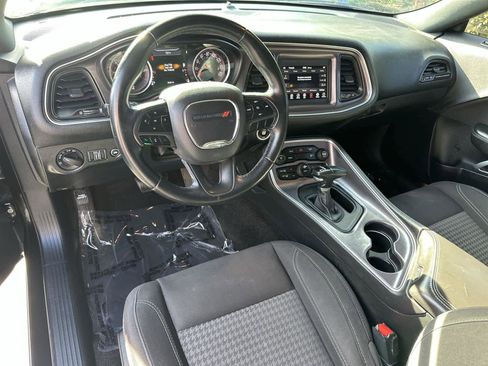 Used 2018 Dodge Challenger SXT image 10