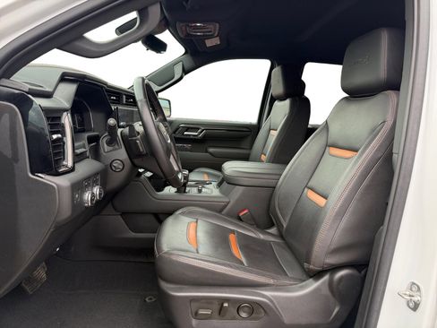 Used 2023 GMC Sierra 1500 AT4 w/ Technology Package AWD/4WD image 9